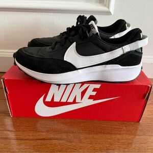 WOMEN'S NIKE WAFFLE DEBUT SNEAKERS